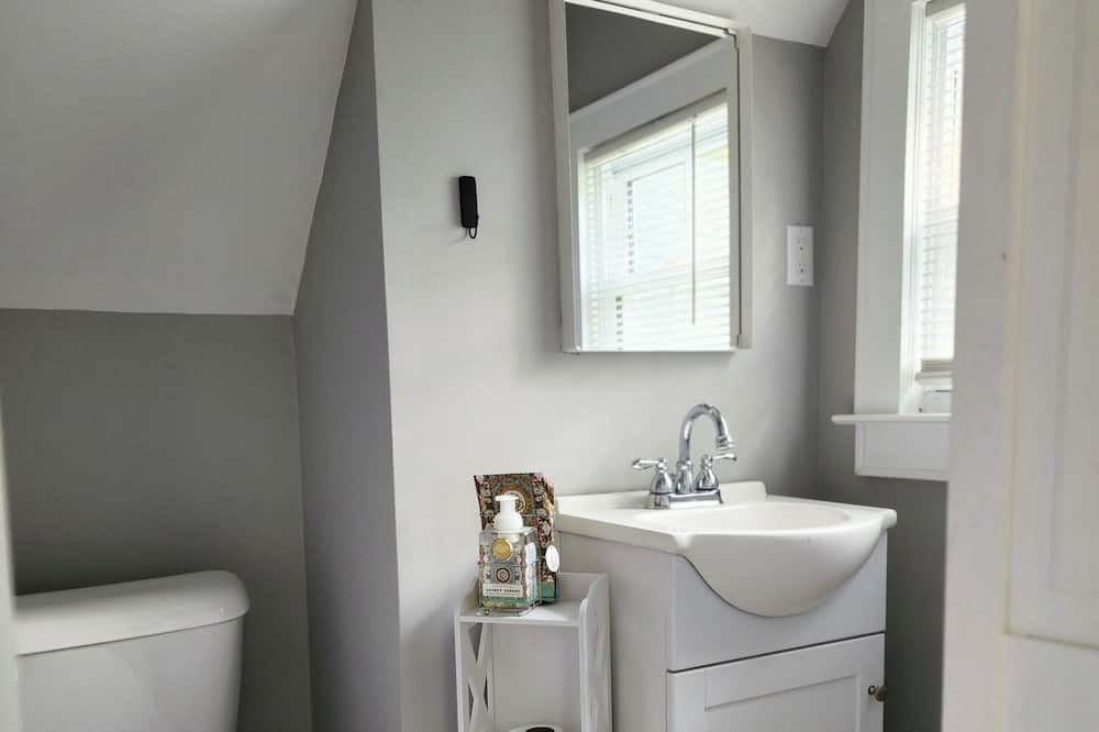 Photo of Bathroom in Elizabeth City