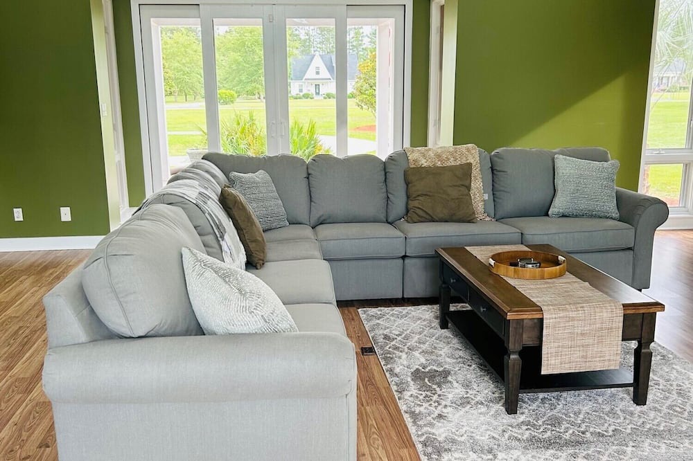 Photo of Livingroom in Rains