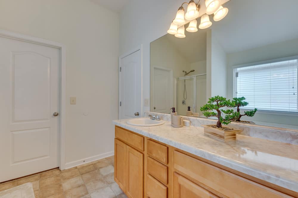 Photo of Bathroom in Hiram