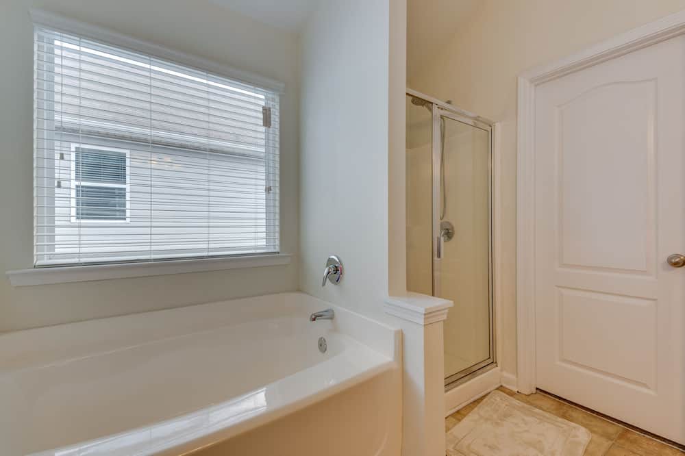 Photo of Bathroom in Hiram