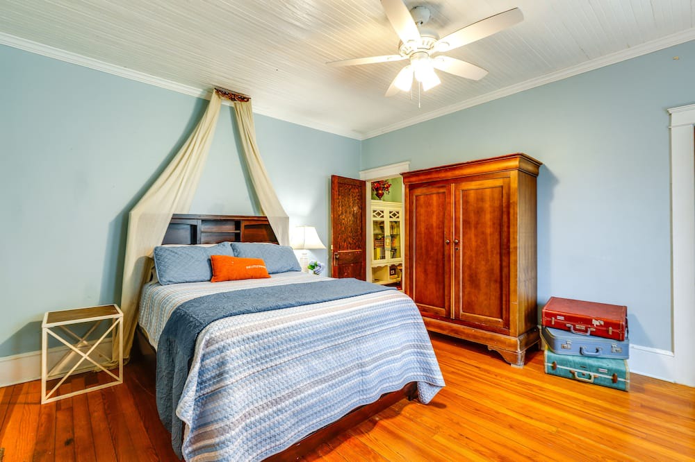 Photo of Bedroom in Society Hill