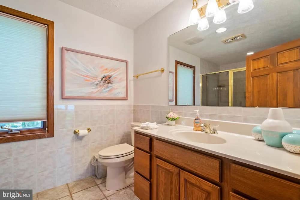 Photo of Bathroom in Valley Lee