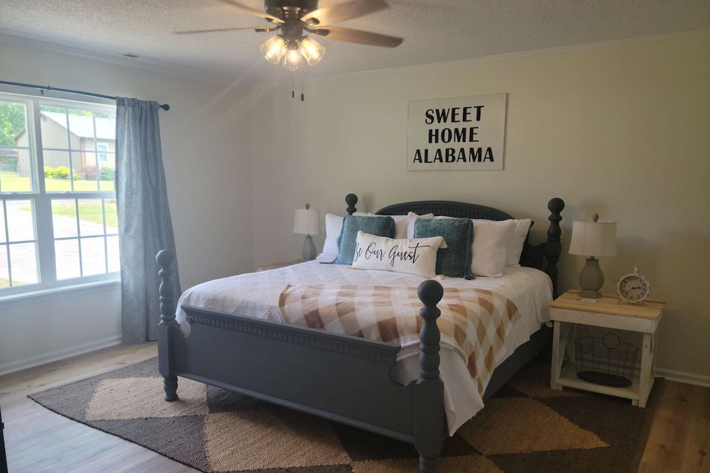 Photo of Bedroom in Albertville