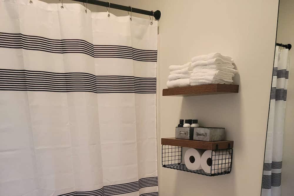 Photo of Bathroom in Albertville