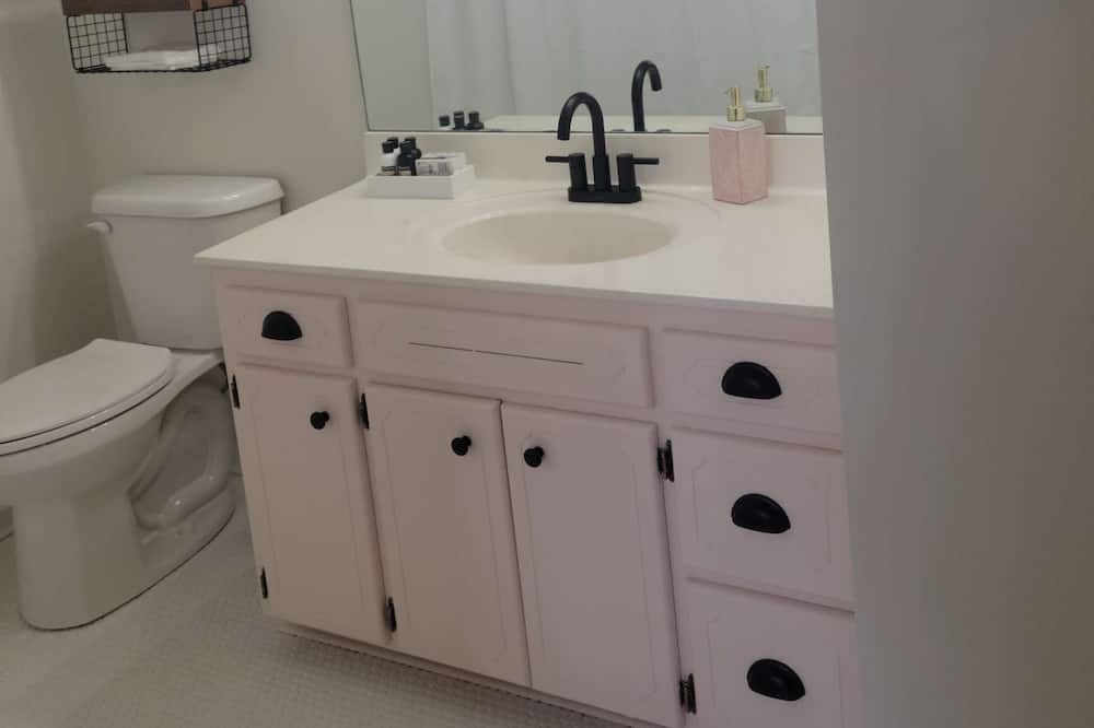 Photo of Bathroom in Albertville