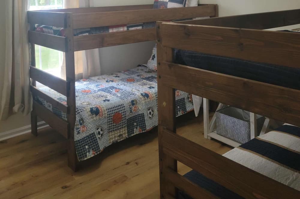 Photo of Bedroom in Albertville