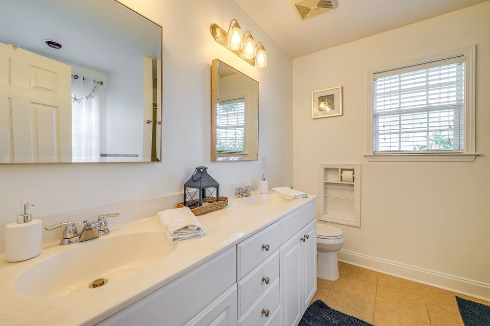 Photo of Bathroom in Murraysville