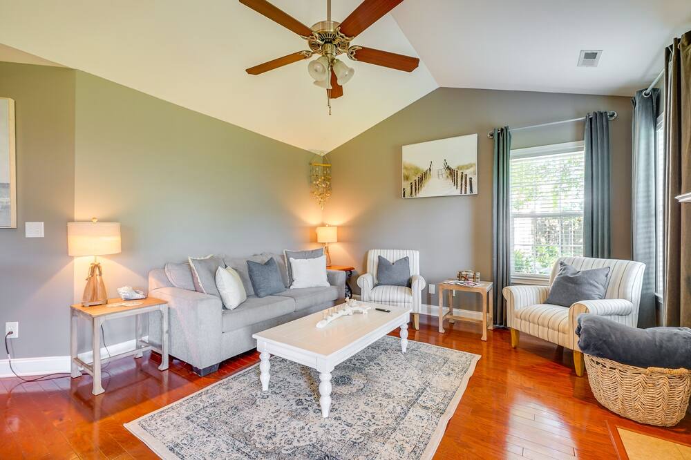 Photo of Livingroom in Murraysville