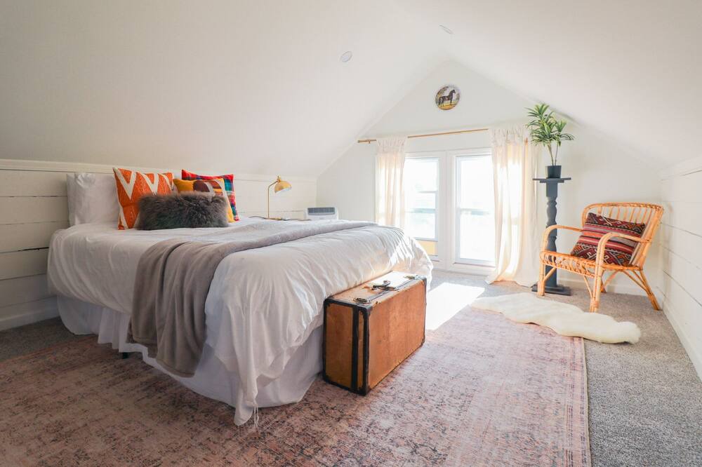 Photo of Bedroom in Aksarben - Elmwood Park