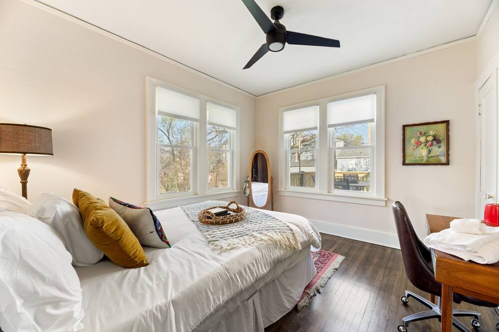 Photo of Bedroom in Aksarben - Elmwood Park
