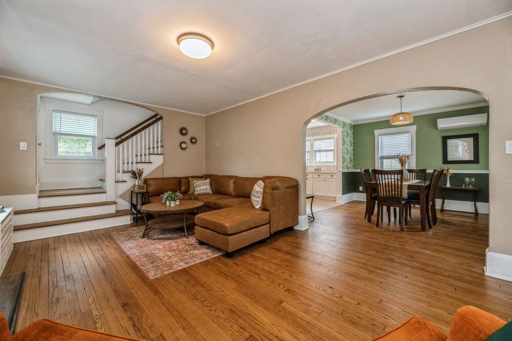 Photo of Livingroom in Neptune City