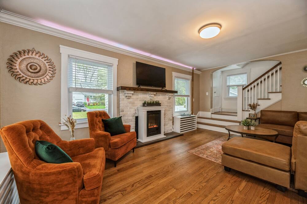 Photo of Livingroom in Neptune City