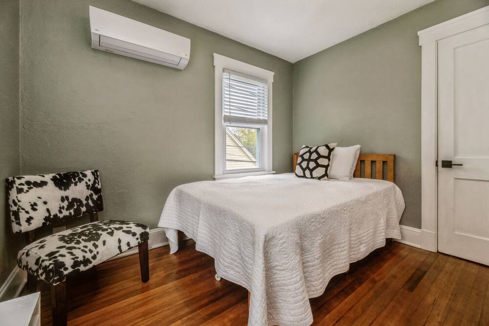 Photo of Bedroom in Neptune City