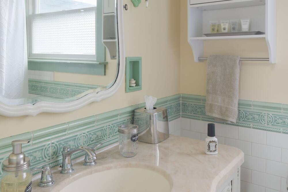 Photo of Bathroom in Tracys Landing