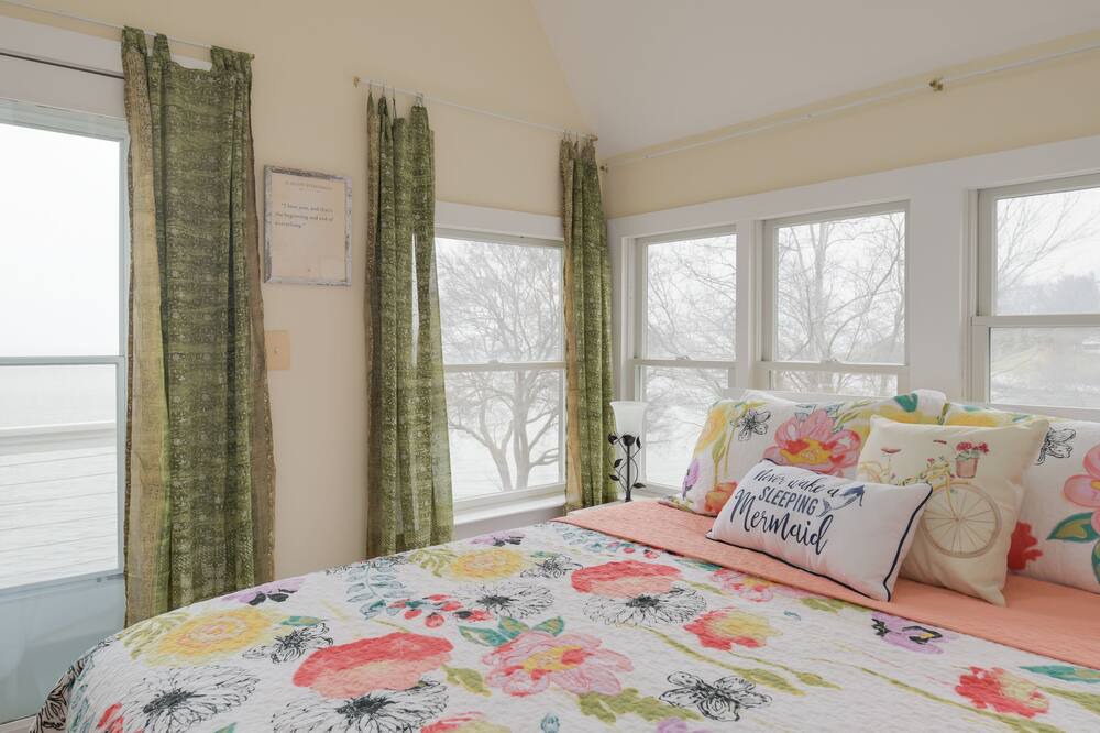 Photo of Bedroom in Tracys Landing