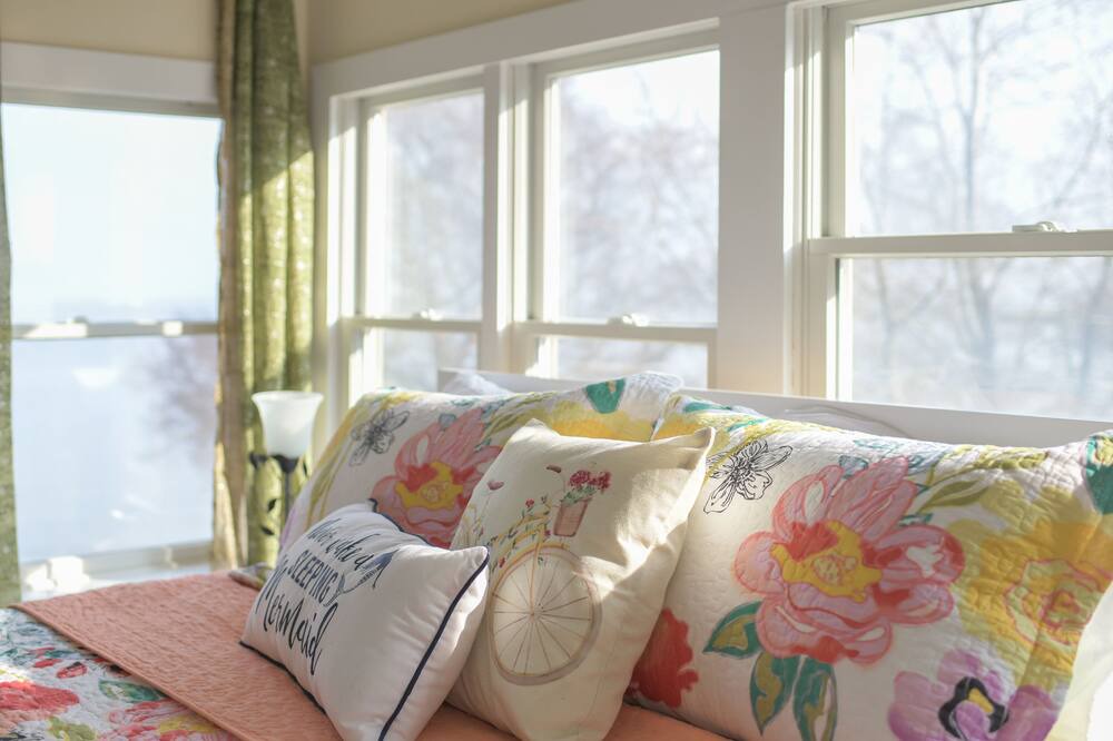Photo of Livingroom in Tracys Landing