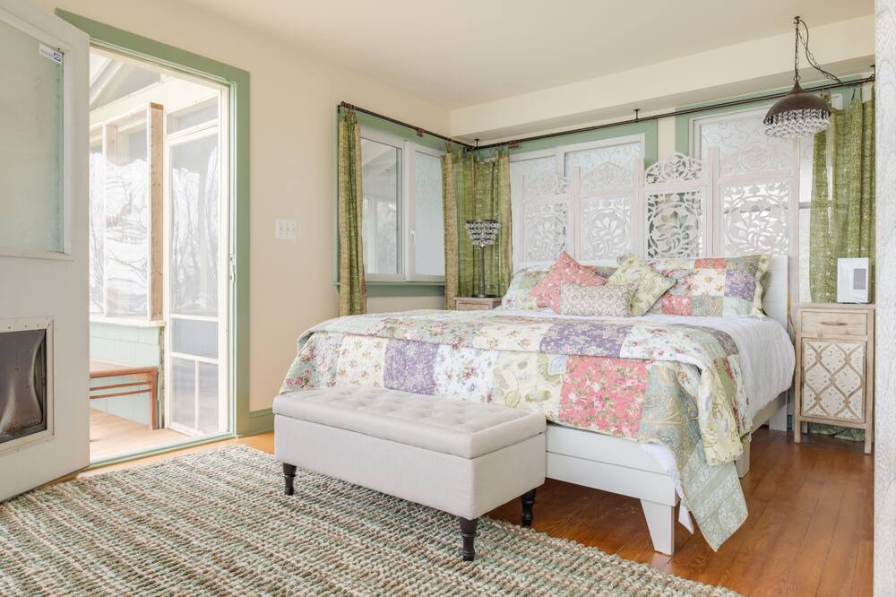 Photo of Bedroom in Tracys Landing