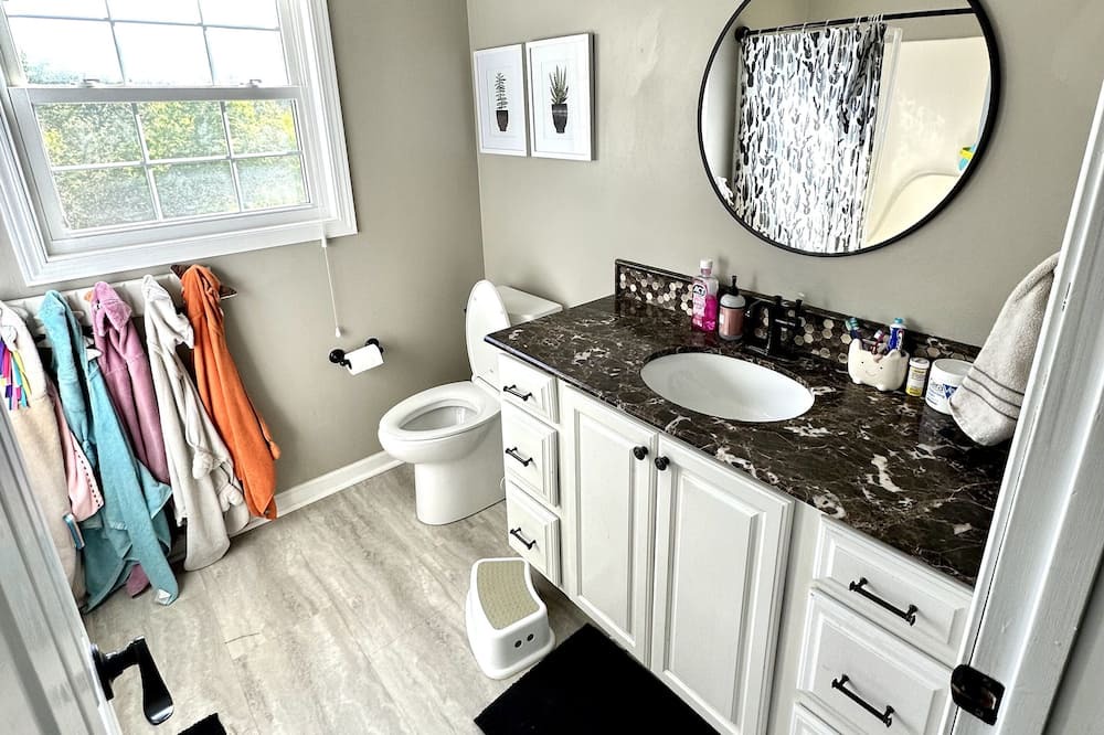 Photo of Bathroom in Ashley Oaks