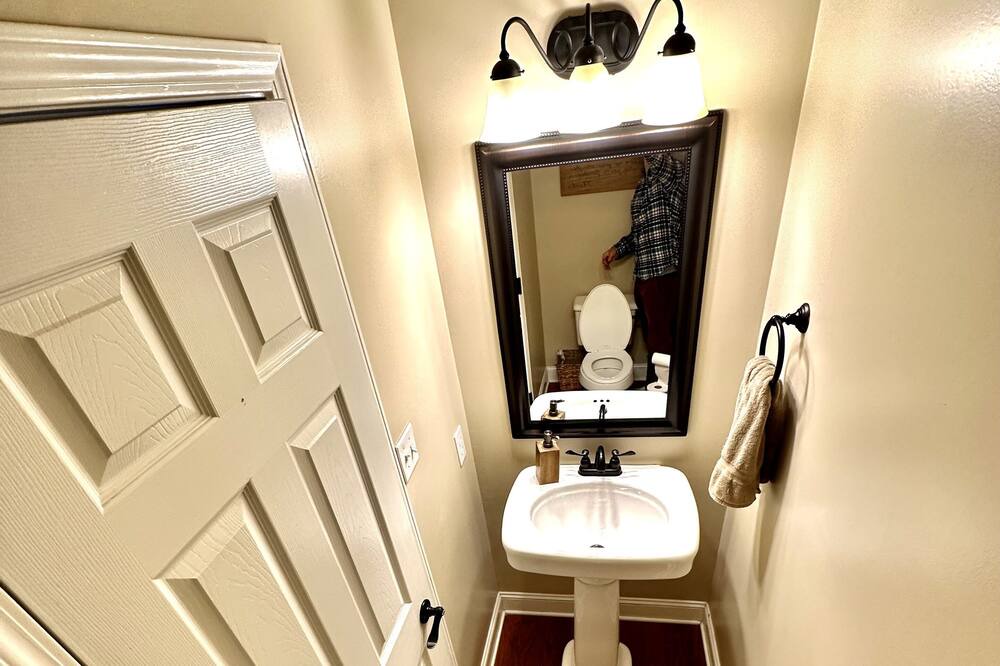 Photo of Bathroom in Ashley Oaks