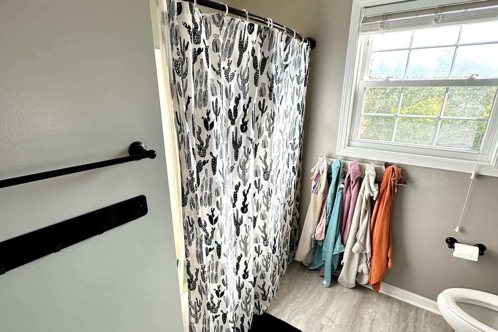 Photo of Bathroom in Ashley Oaks