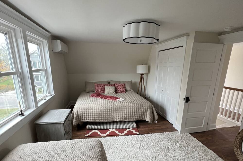 Photo of Bedroom in Town Bank