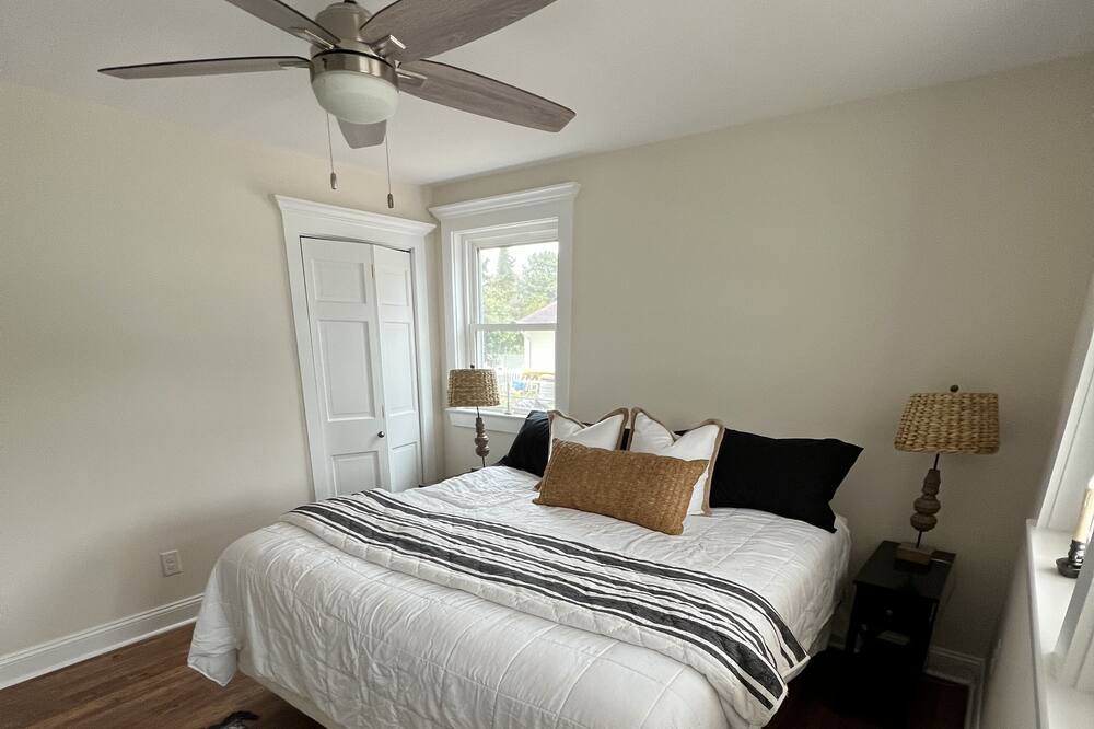 Photo of Bedroom in Town Bank