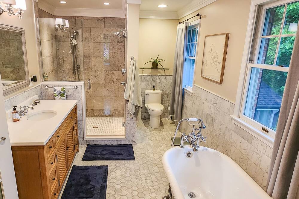Photo of Bathroom in Carrolltowne