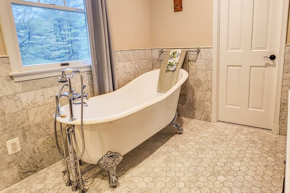 Photo of Bathroom in Carrolltowne