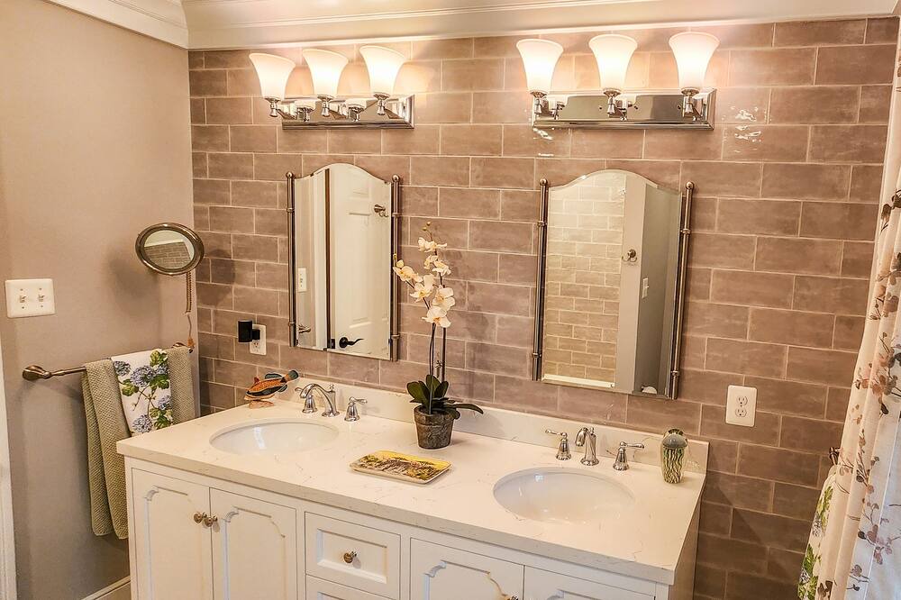 Photo of Bathroom in Carrolltowne