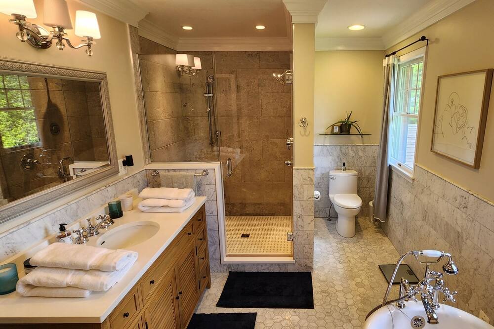 Photo of Bathroom in Carrolltowne