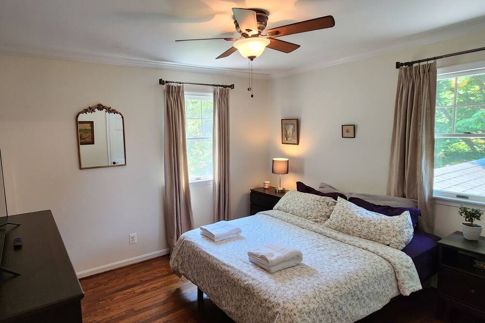 Photo of Bedroom in Carrolltowne
