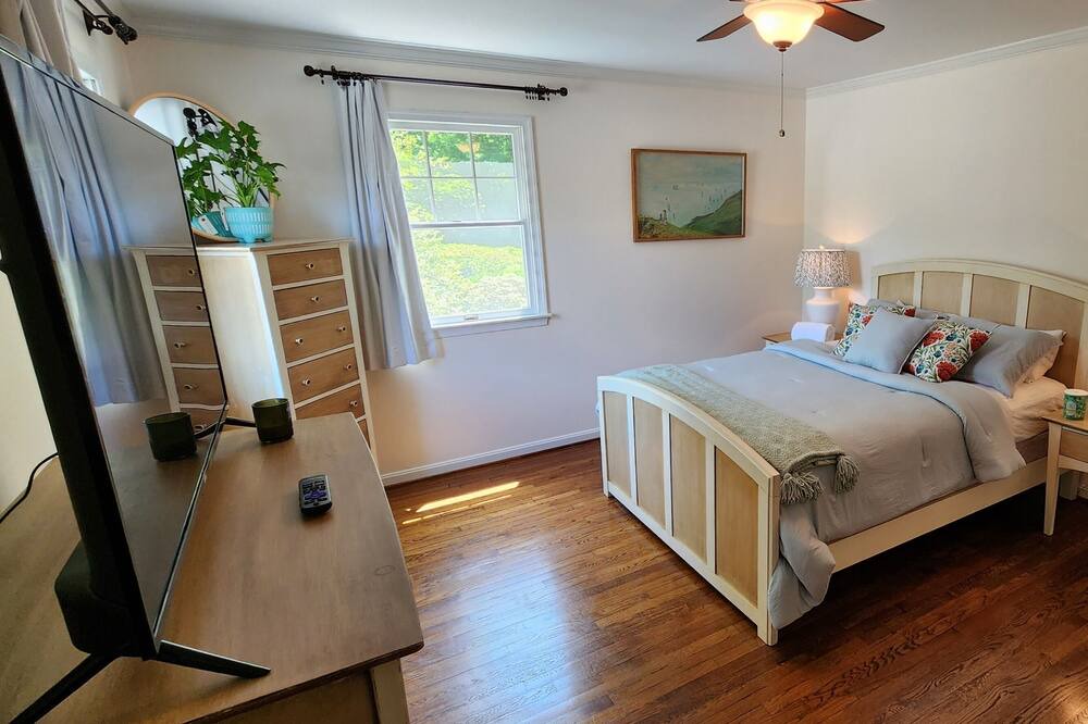 Photo of Bedroom in Carrolltowne