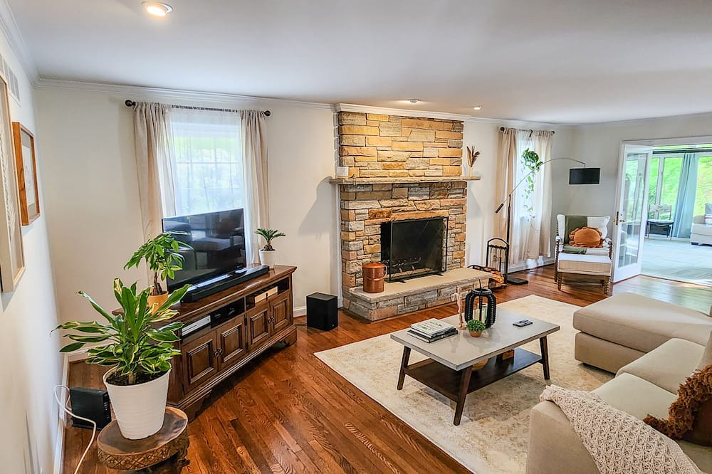 Photo of Livingroom in Carrolltowne