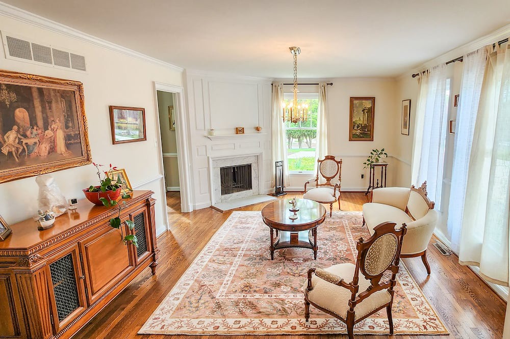 Photo of Livingroom in Carrolltowne