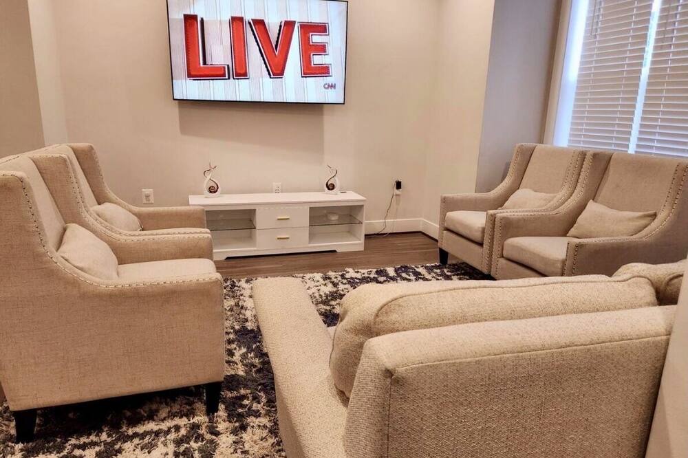 Photo of Livingroom in Wheaton-Glenmont