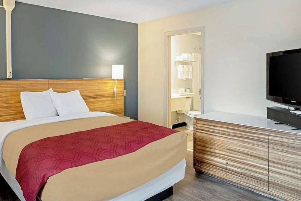 Photo of Bedroom in Clinton