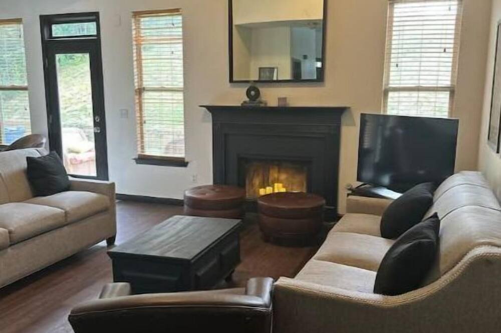 Photo of Livingroom in Adairsville