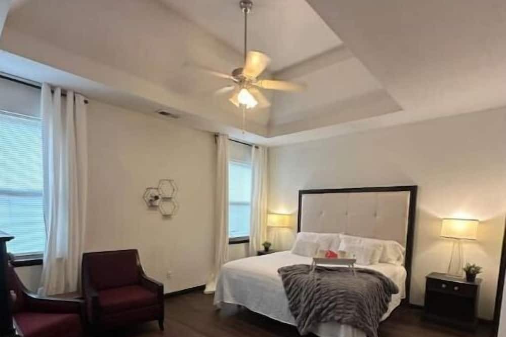 Photo of Bedroom in Adairsville