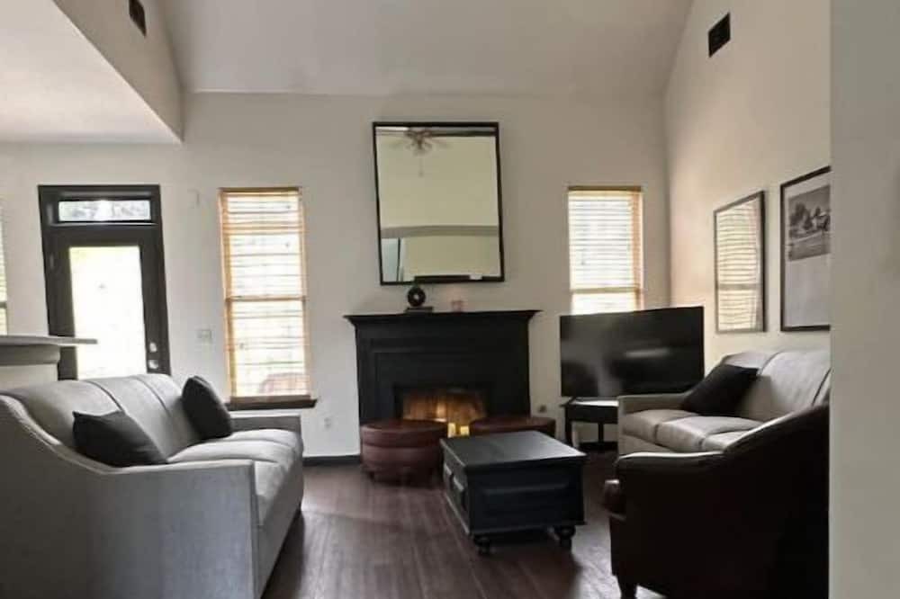 Photo of Livingroom in Adairsville