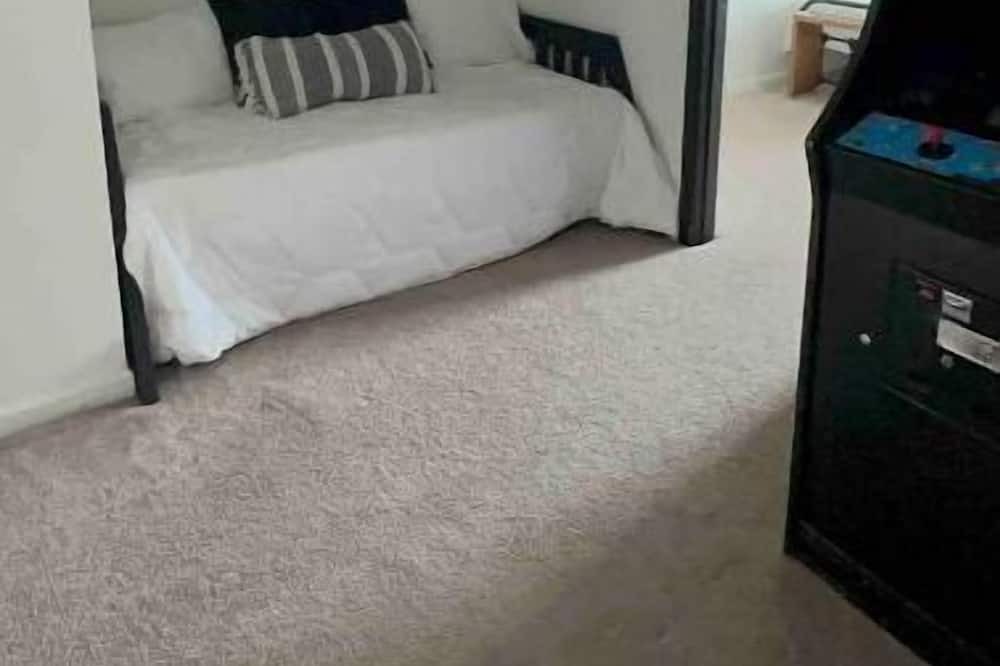 Photo of Bedroom in Adairsville