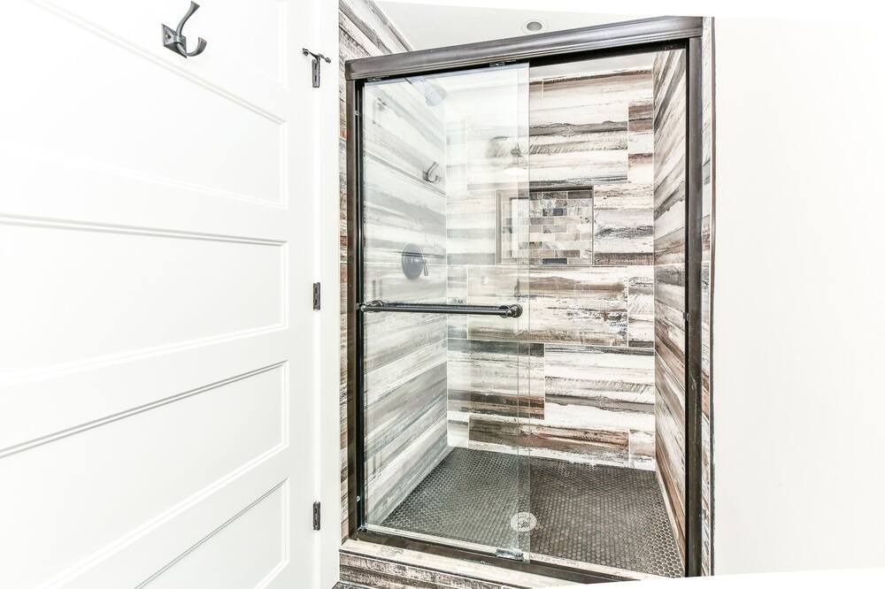 Photo of Bathroom in Paeonian Springs