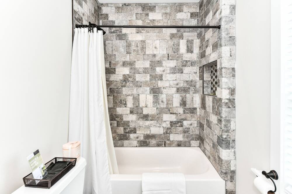 Photo of Bathroom in Paeonian Springs