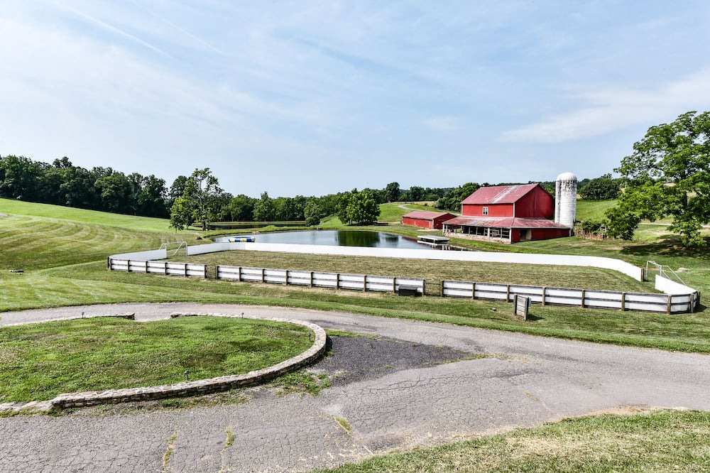 Photo of Others in Paeonian Springs
