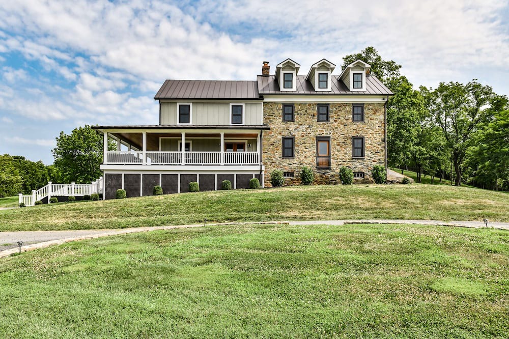 Photo of Others in Paeonian Springs