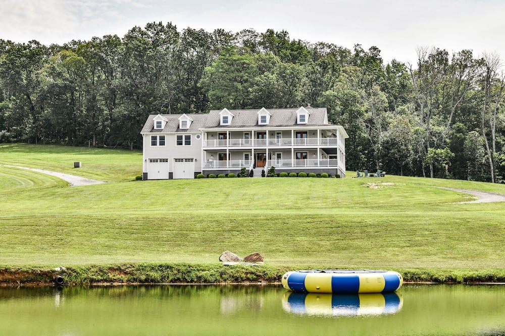 Photo of Others in Paeonian Springs