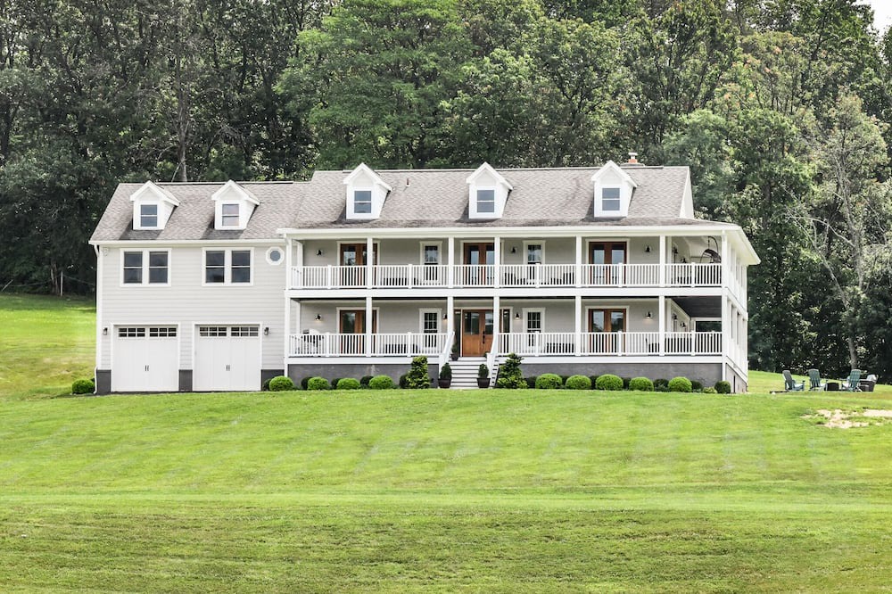 Photo of Others in Paeonian Springs