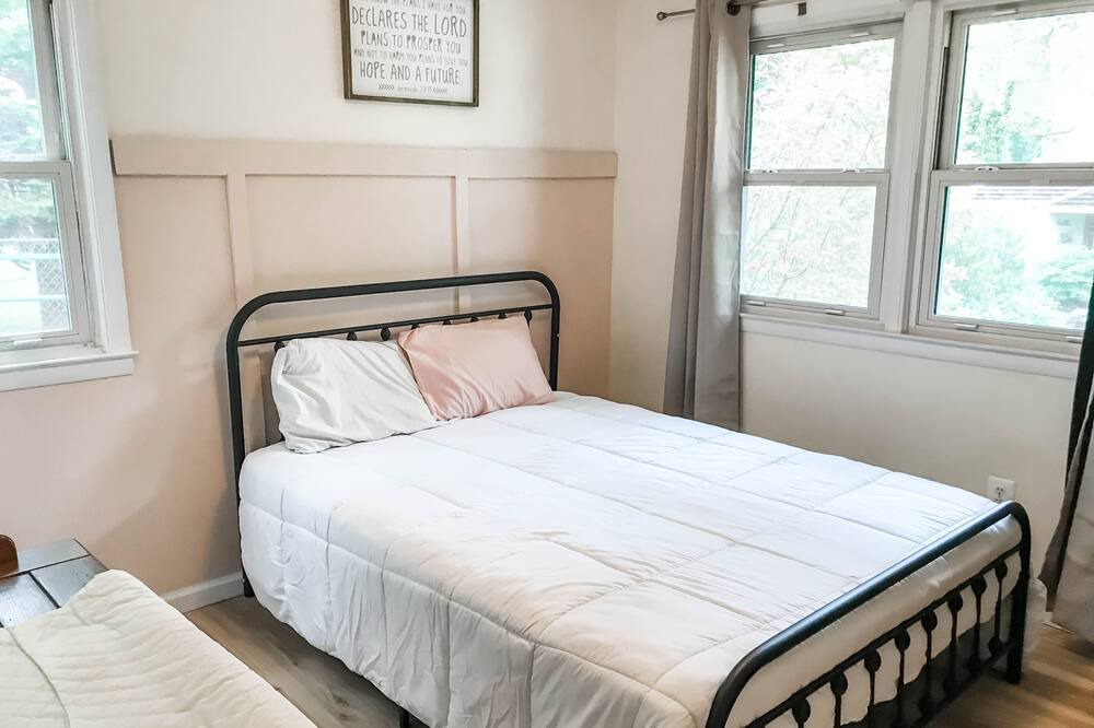 Photo of Bedroom in Cape Saint Claire