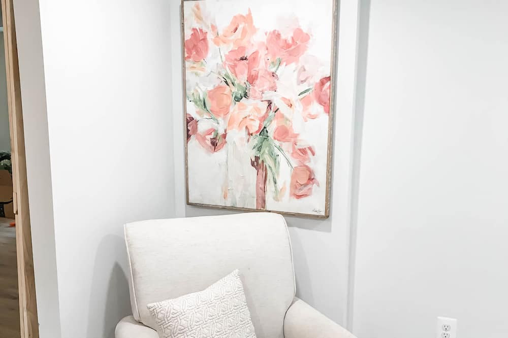 Photo of Livingroom in Cape Saint Claire