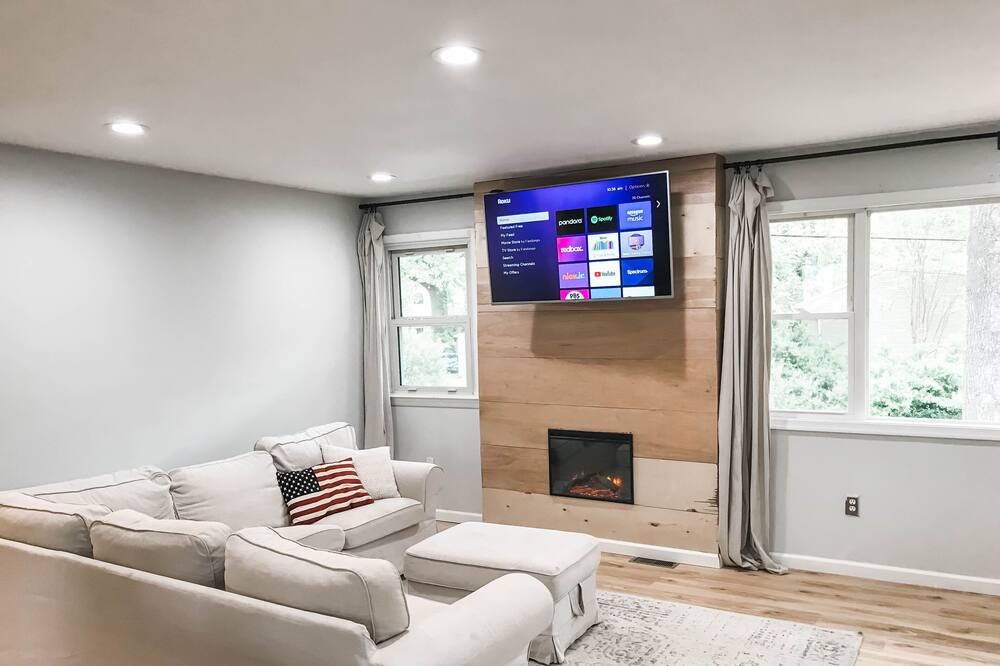 Photo of Livingroom in Cape Saint Claire
