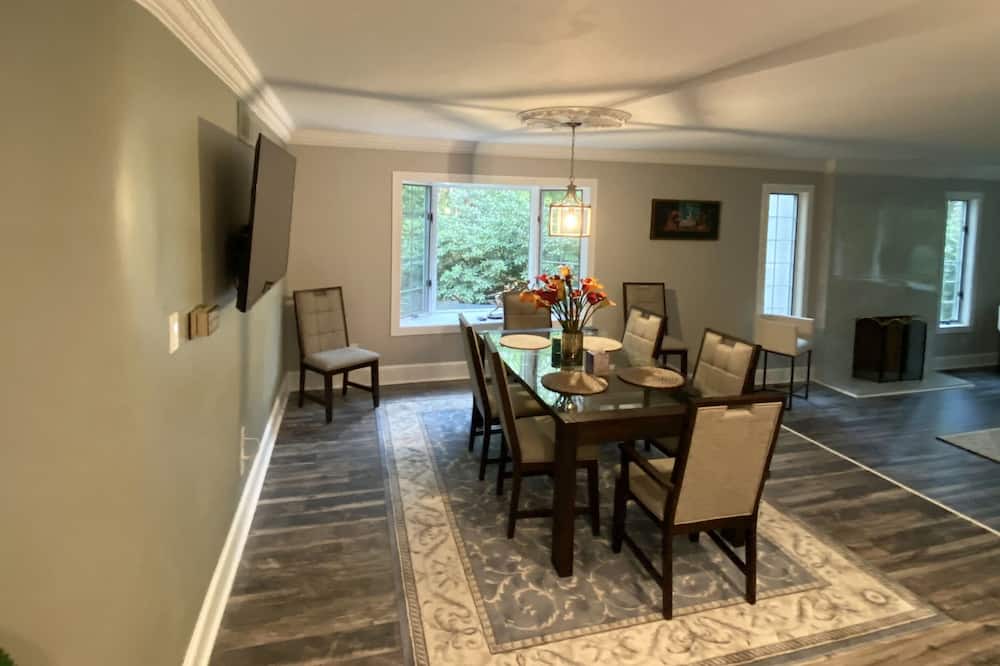 Photo of Livingroom in Voorhees